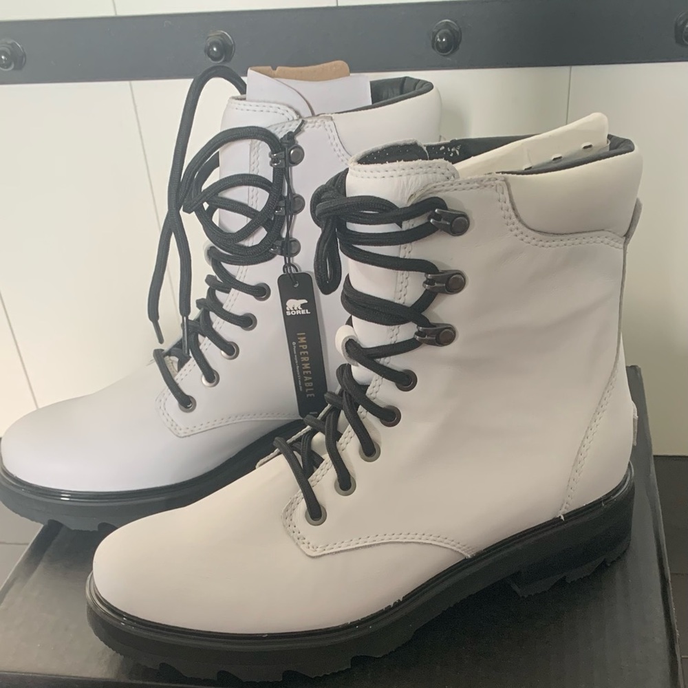 NIB- Sorel Lennox leather combat boot